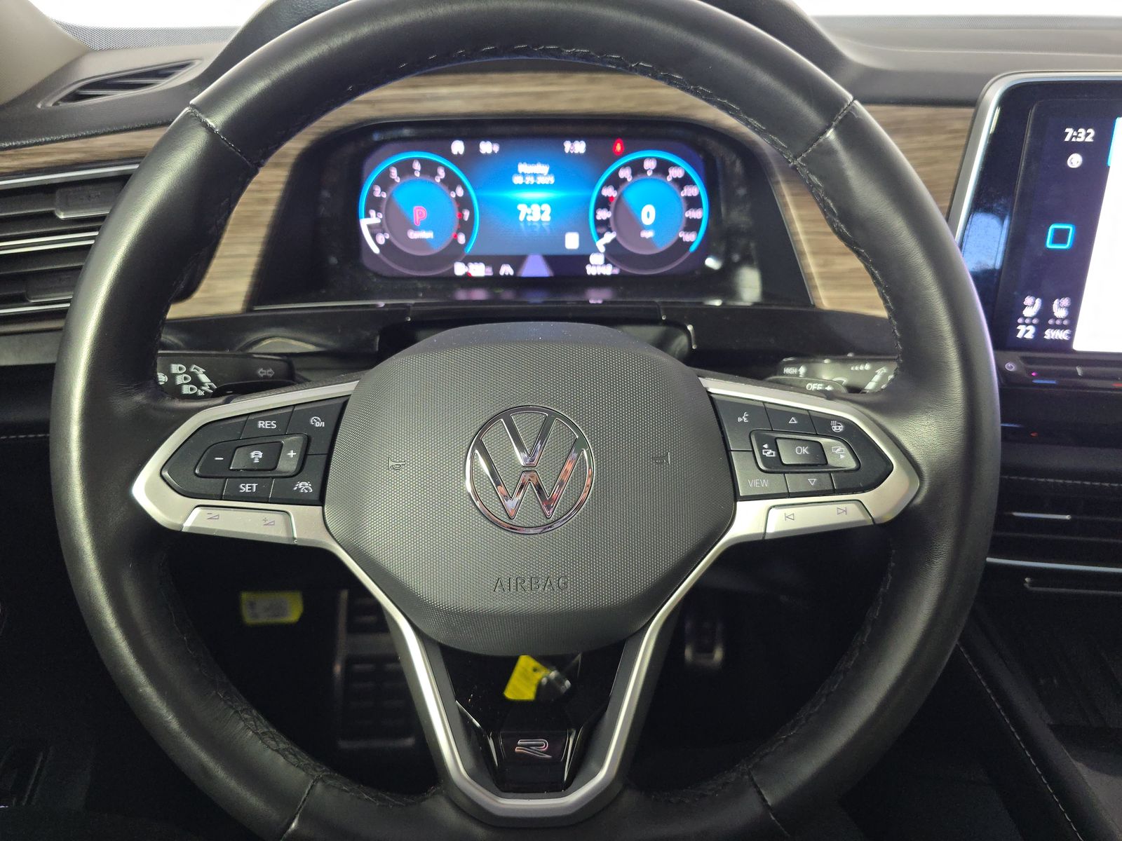 2025 Volkswagen Atlas 2.0T SEL Premium R-Line AWD