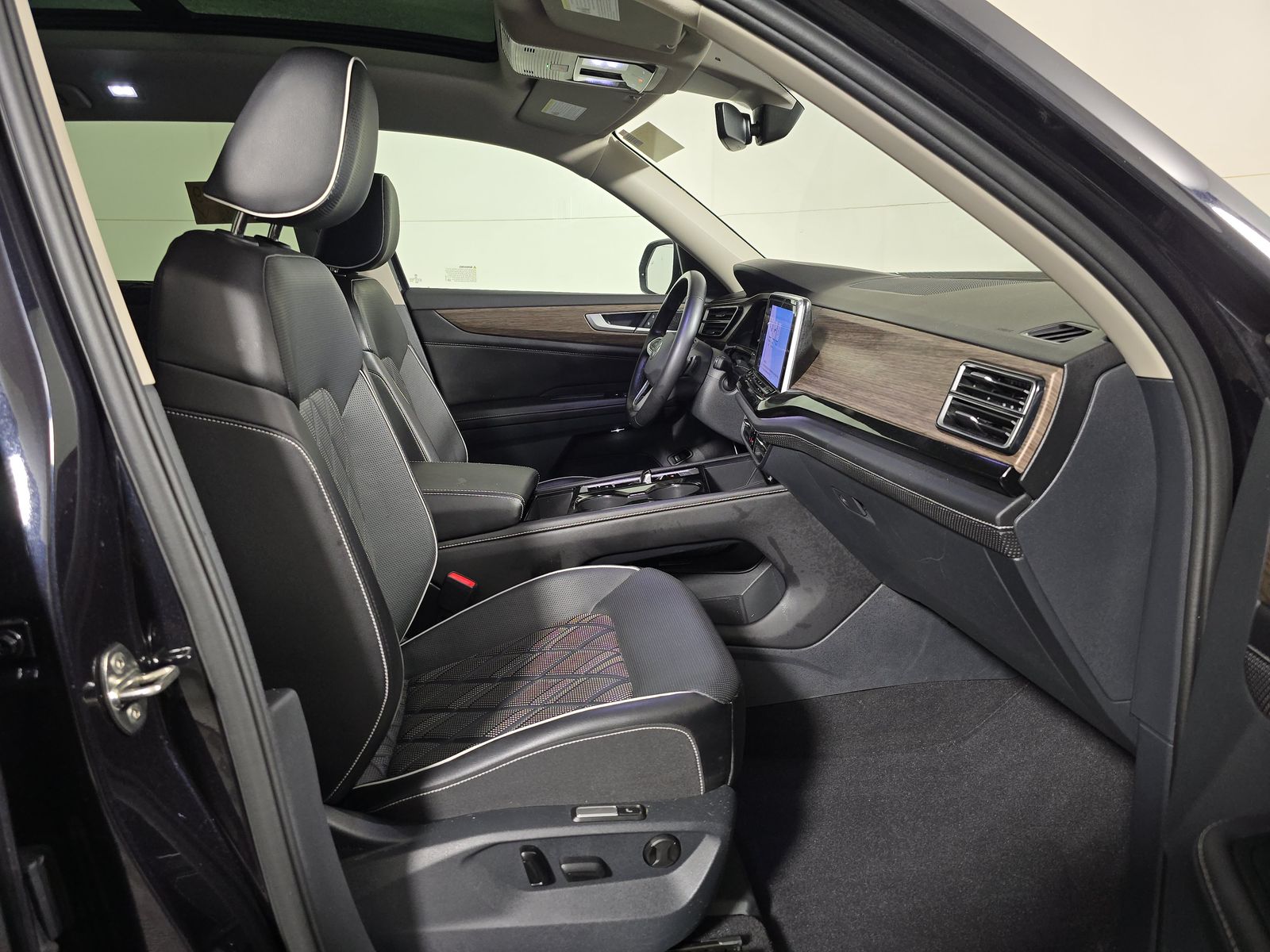 2025 Volkswagen Atlas 2.0T SEL Premium R-Line AWD