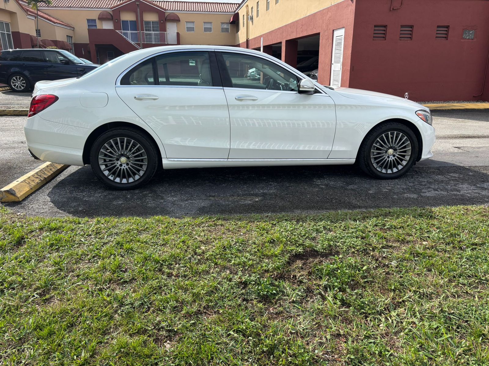 2015 Mercedes-Benz C 300 4MATIC Sedan w/Luxury Pkg