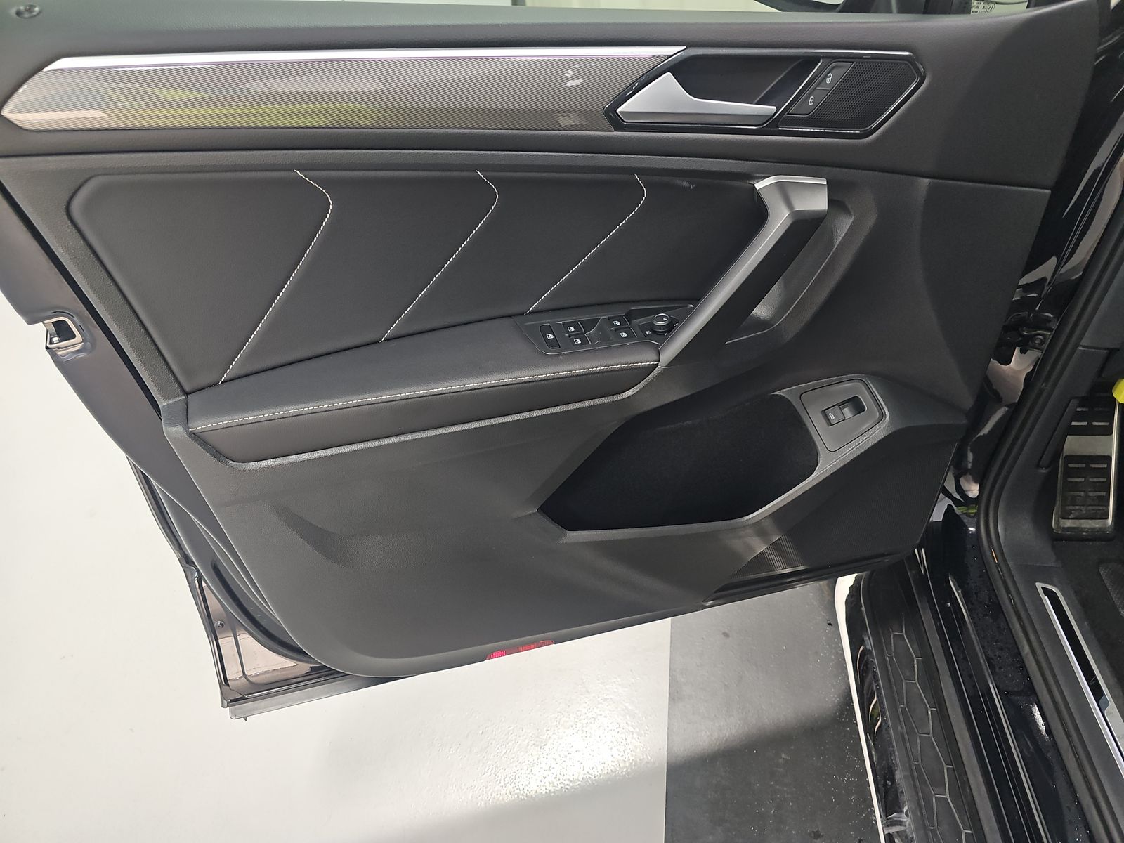 2024 Volkswagen Tiguan 2.0T SE R-Line Black FWD