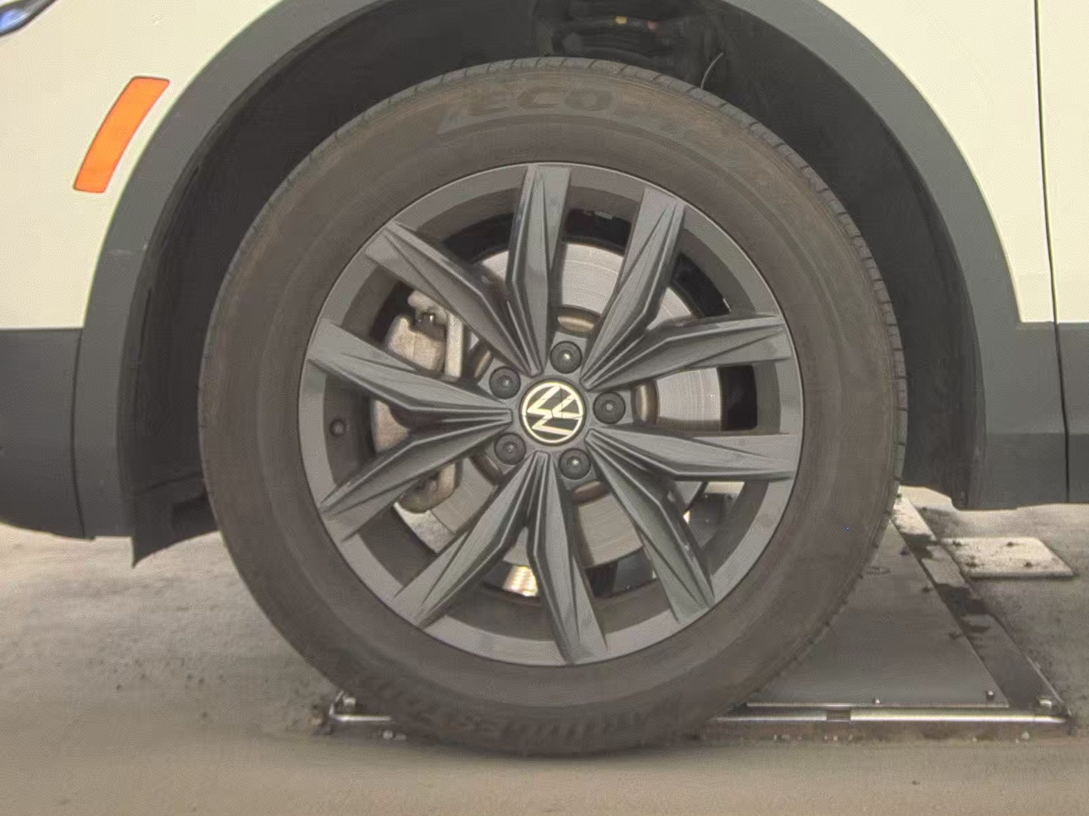 2024 Volkswagen Tiguan 2.0T SE FWD