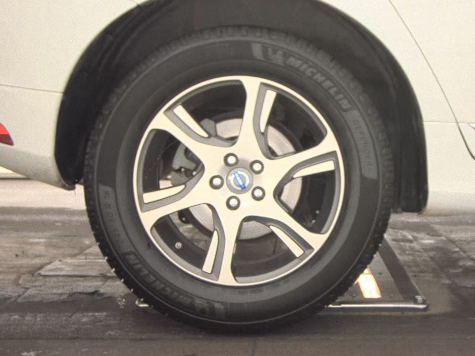 2015 Volvo XC60 T6 Platinum AWD