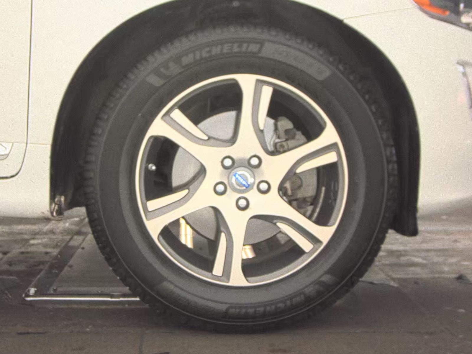 2015 Volvo XC60 T6 Platinum AWD