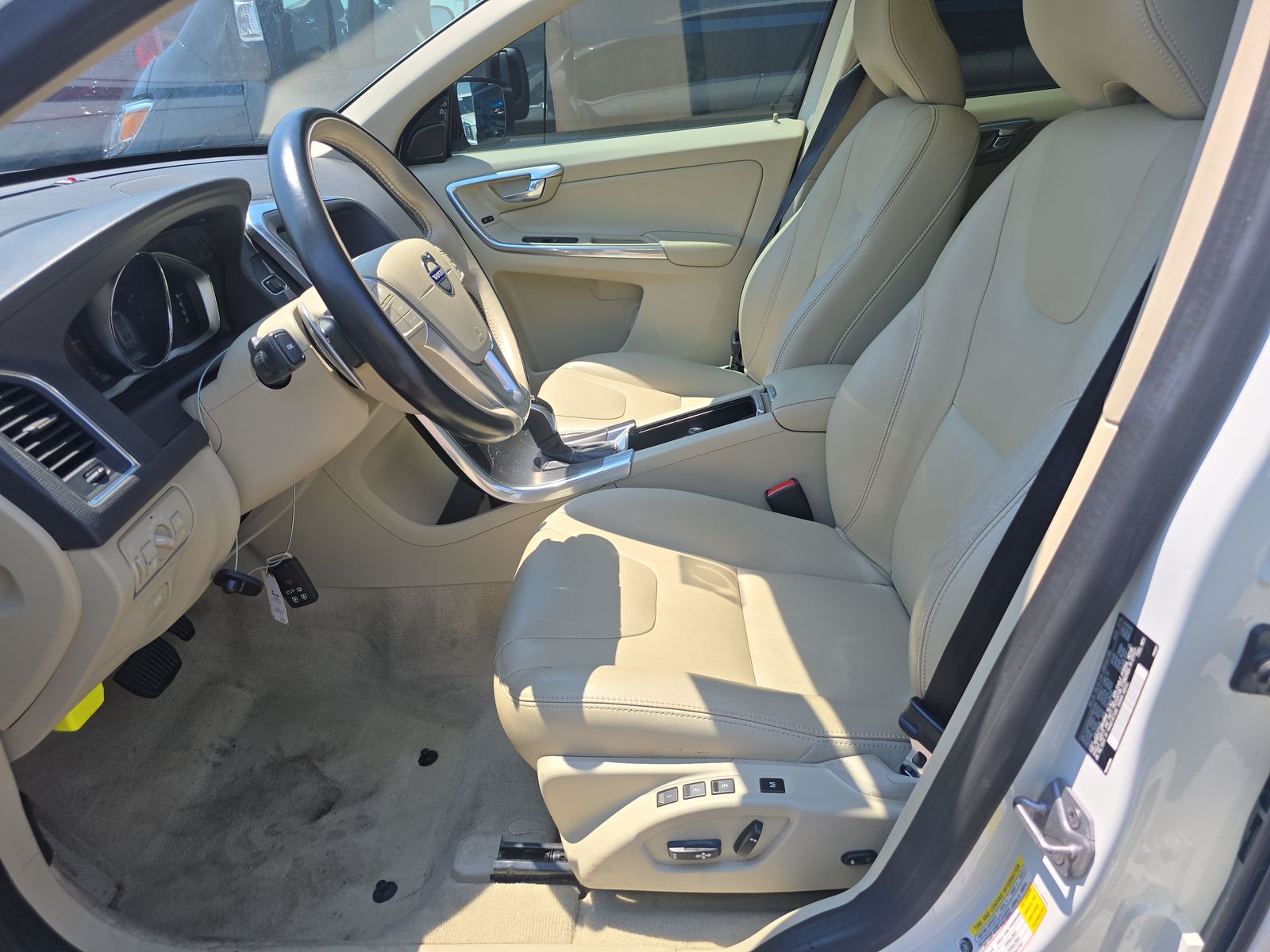 2015 Volvo XC60 T6 Platinum AWD