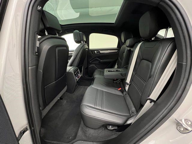 2022 Porsche Cayenne Platinum Edition AWD