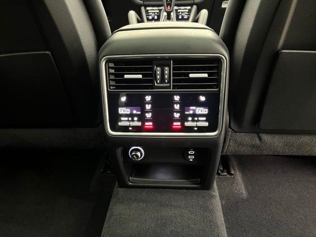 2022 Porsche Cayenne Platinum Edition AWD