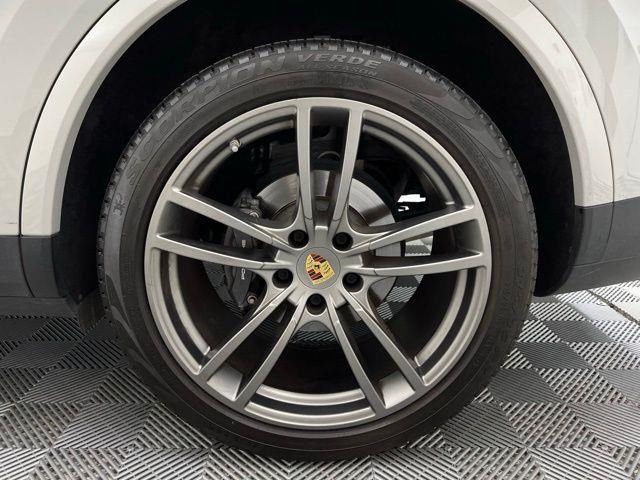 2022 Porsche Cayenne Platinum Edition AWD