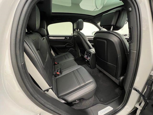 2022 Porsche Cayenne Platinum Edition AWD