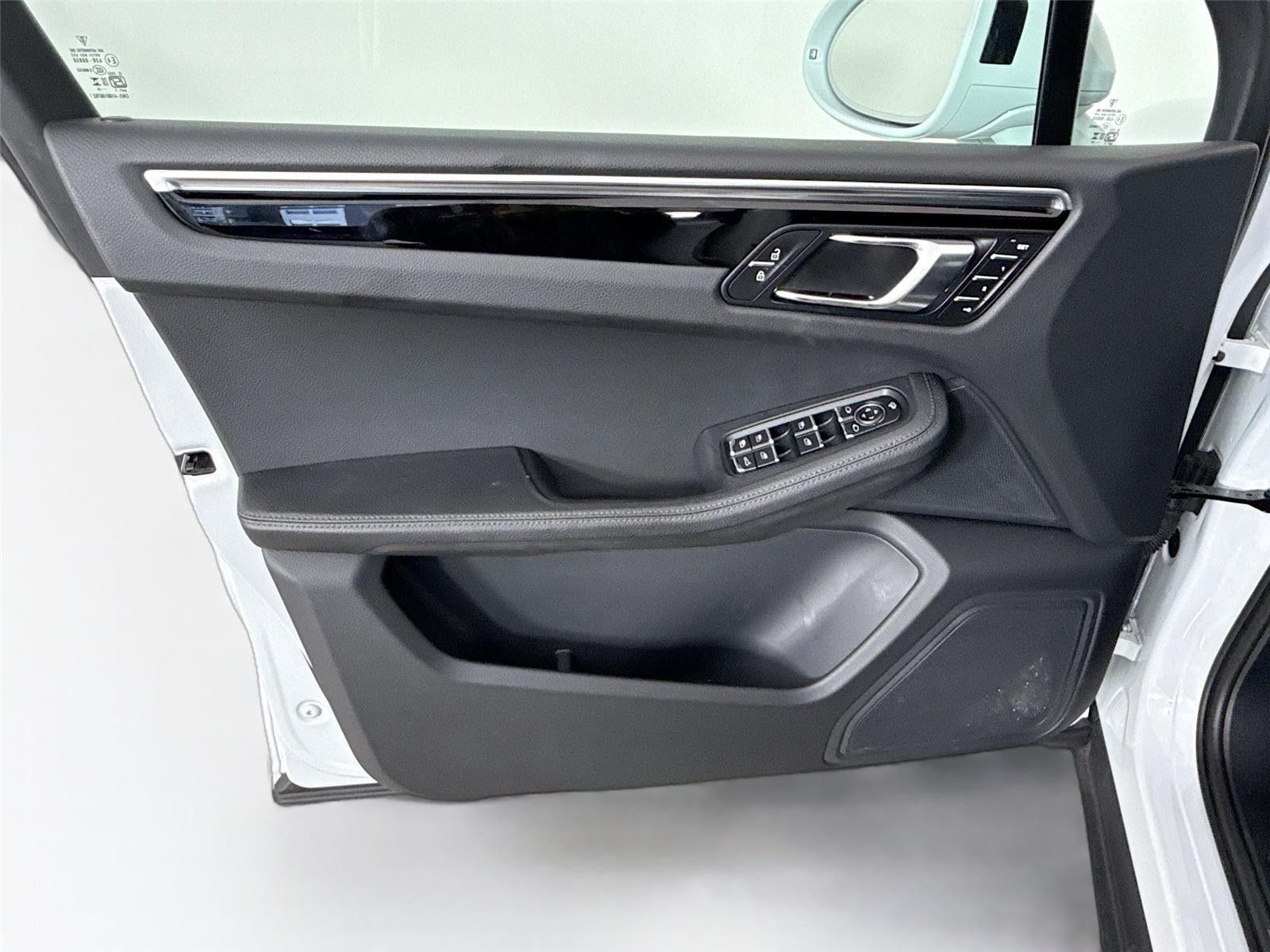 2024 Porsche Macan Base AWD