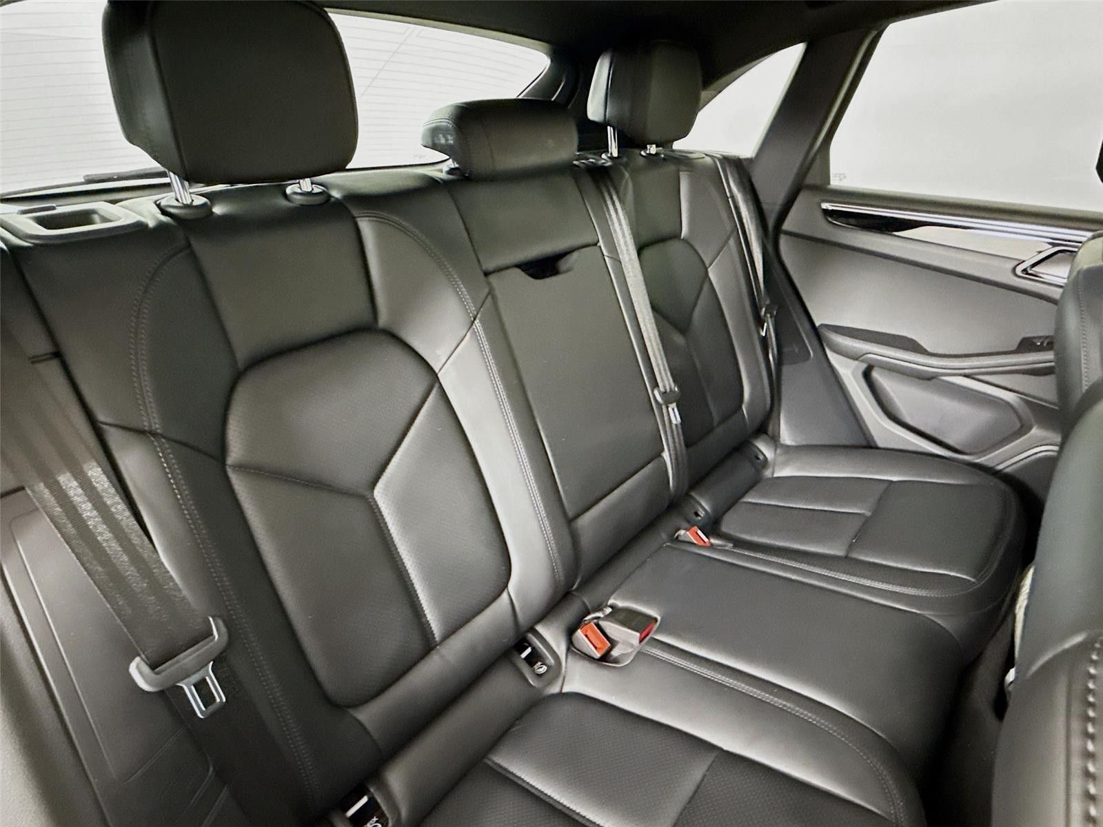 2024 Porsche Macan Base AWD