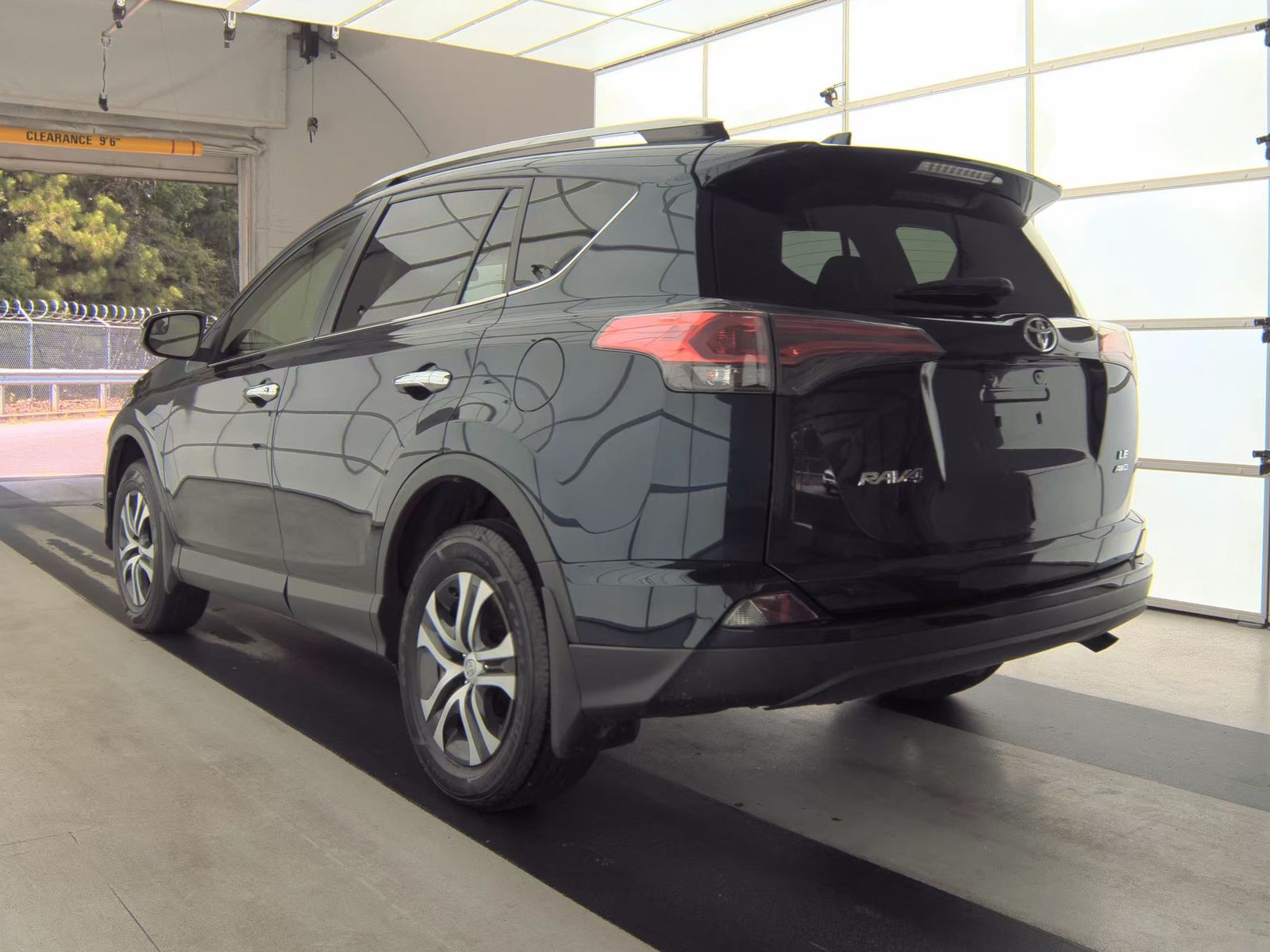 2018 Toyota RAV4 LE AWD