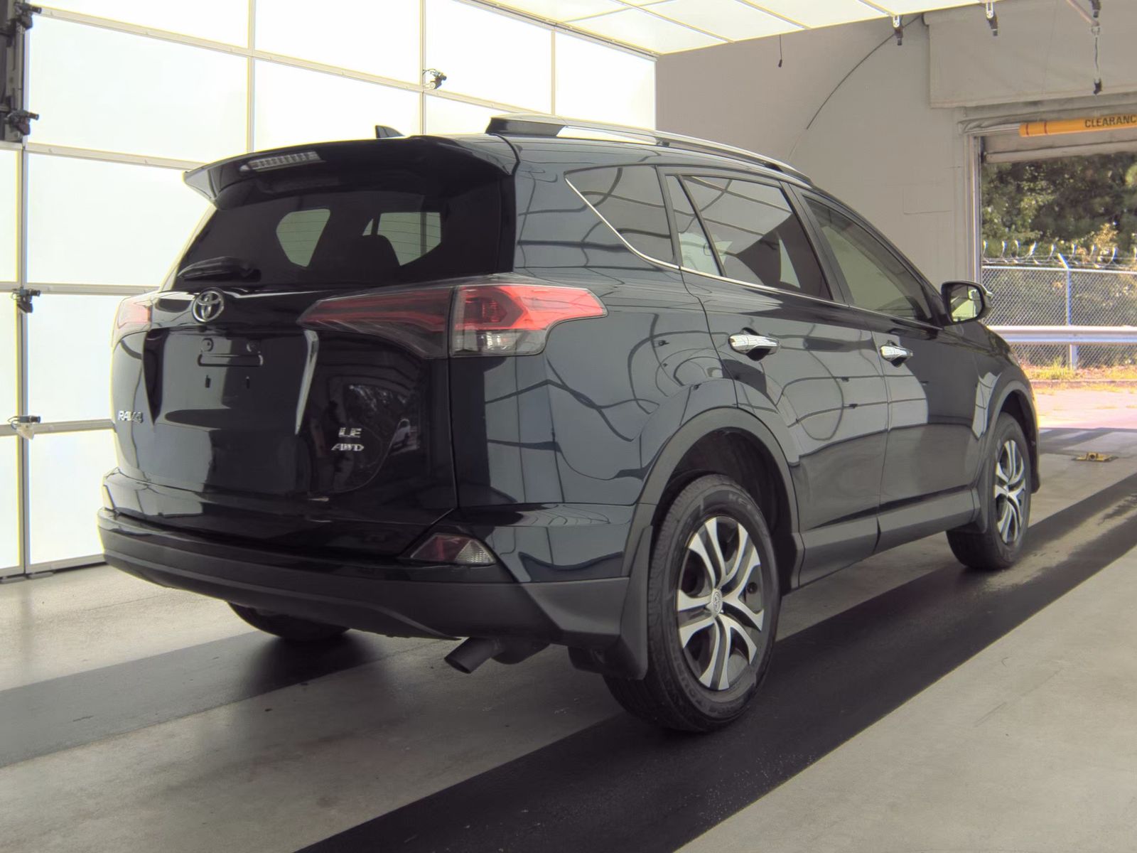 2018 Toyota RAV4 LE AWD