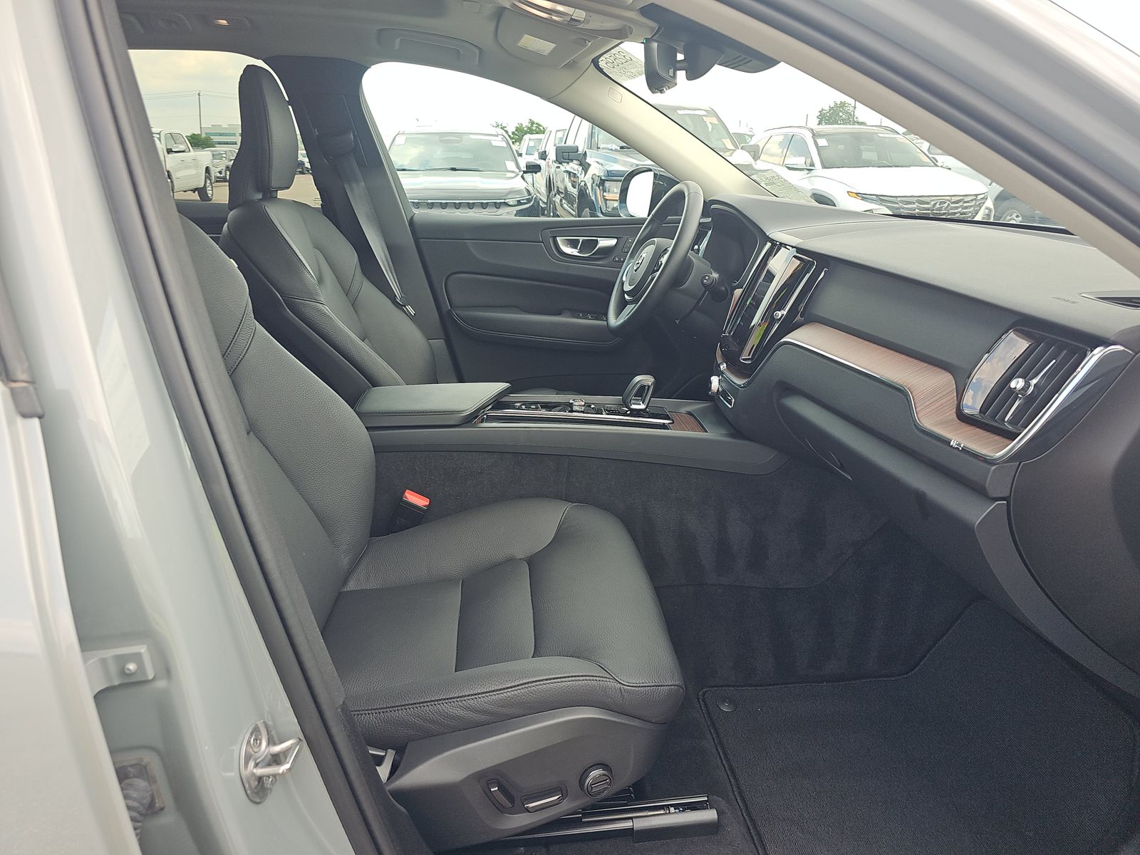 2024 Volvo XC60 B5 Plus AWD