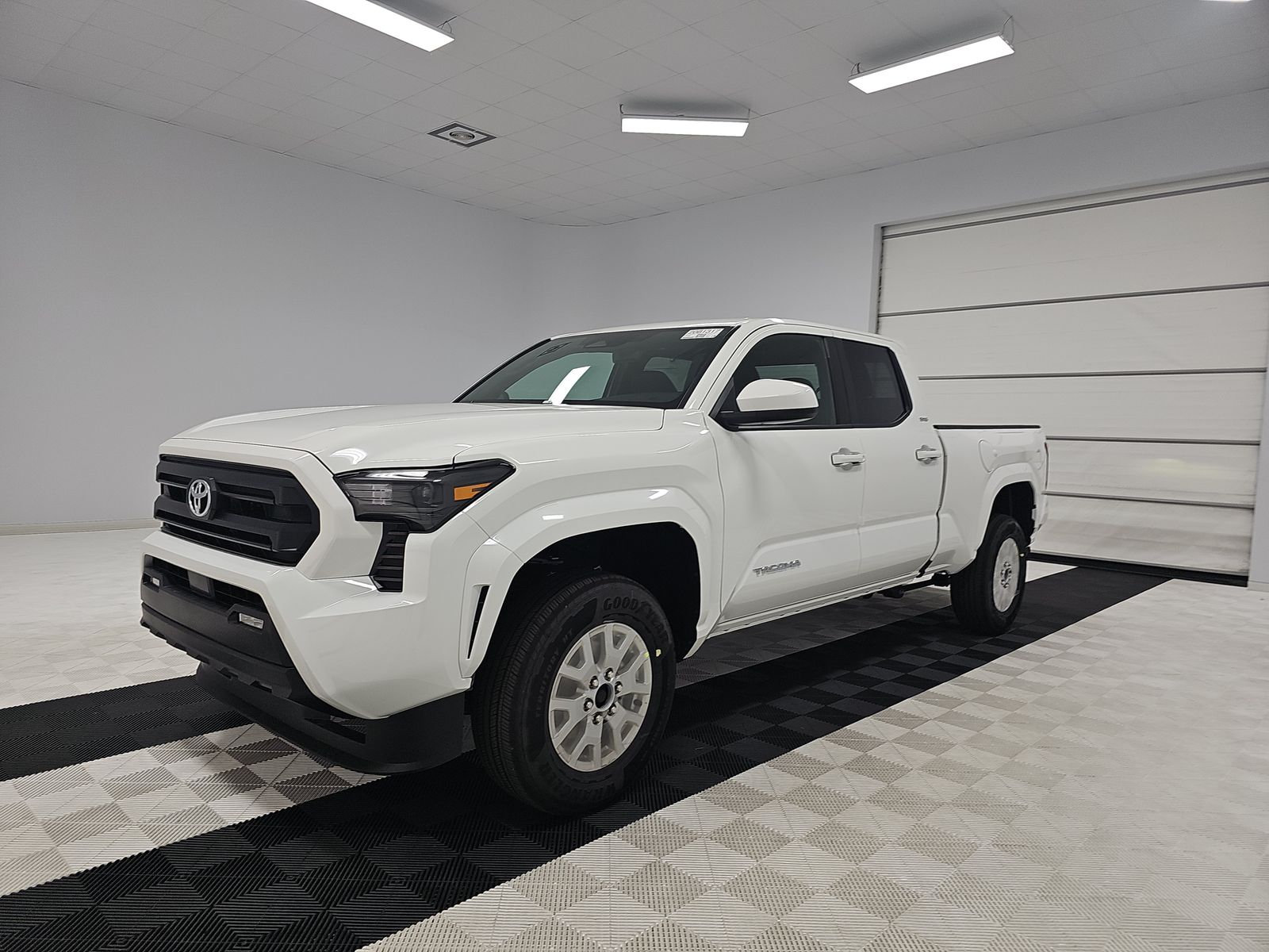 2025 Toyota Tacoma SR5 AWD