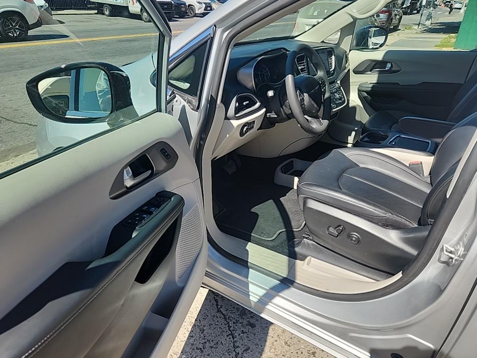 2024 Chrysler Pacifica Touring L FWD