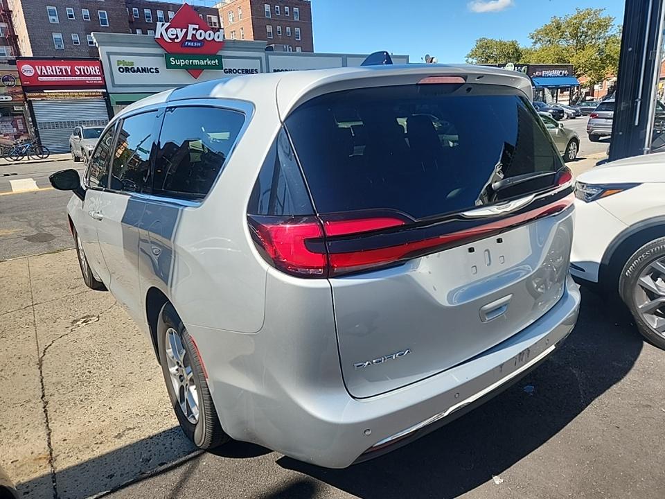 2024 Chrysler Pacifica Touring L FWD