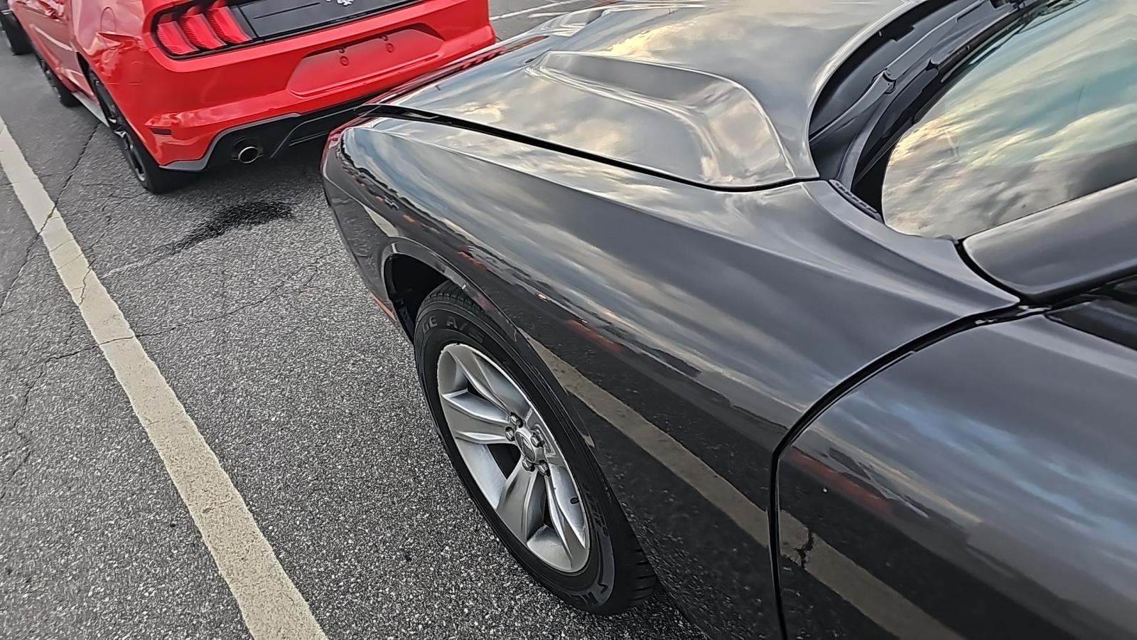 2017 Dodge Challenger SXT RWD