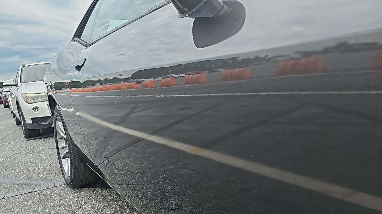 2017 Dodge Challenger SXT RWD