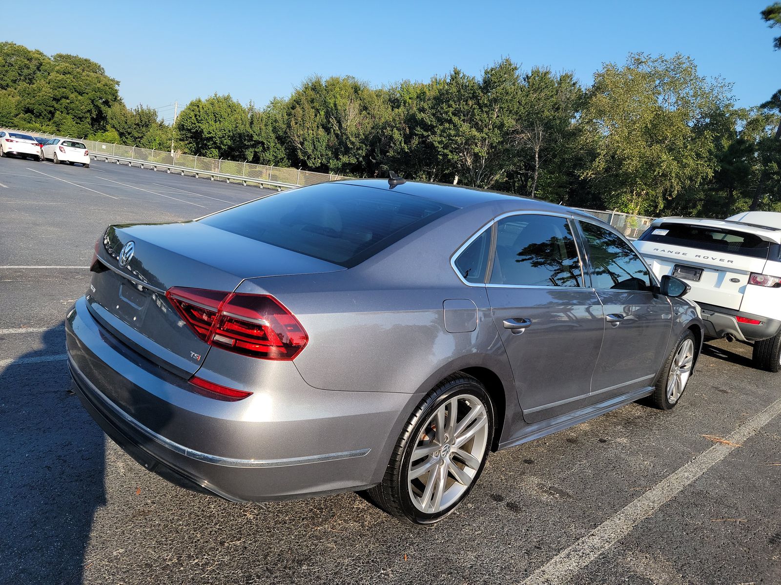 2017 Volkswagen Passat 1.8T R-Line FWD