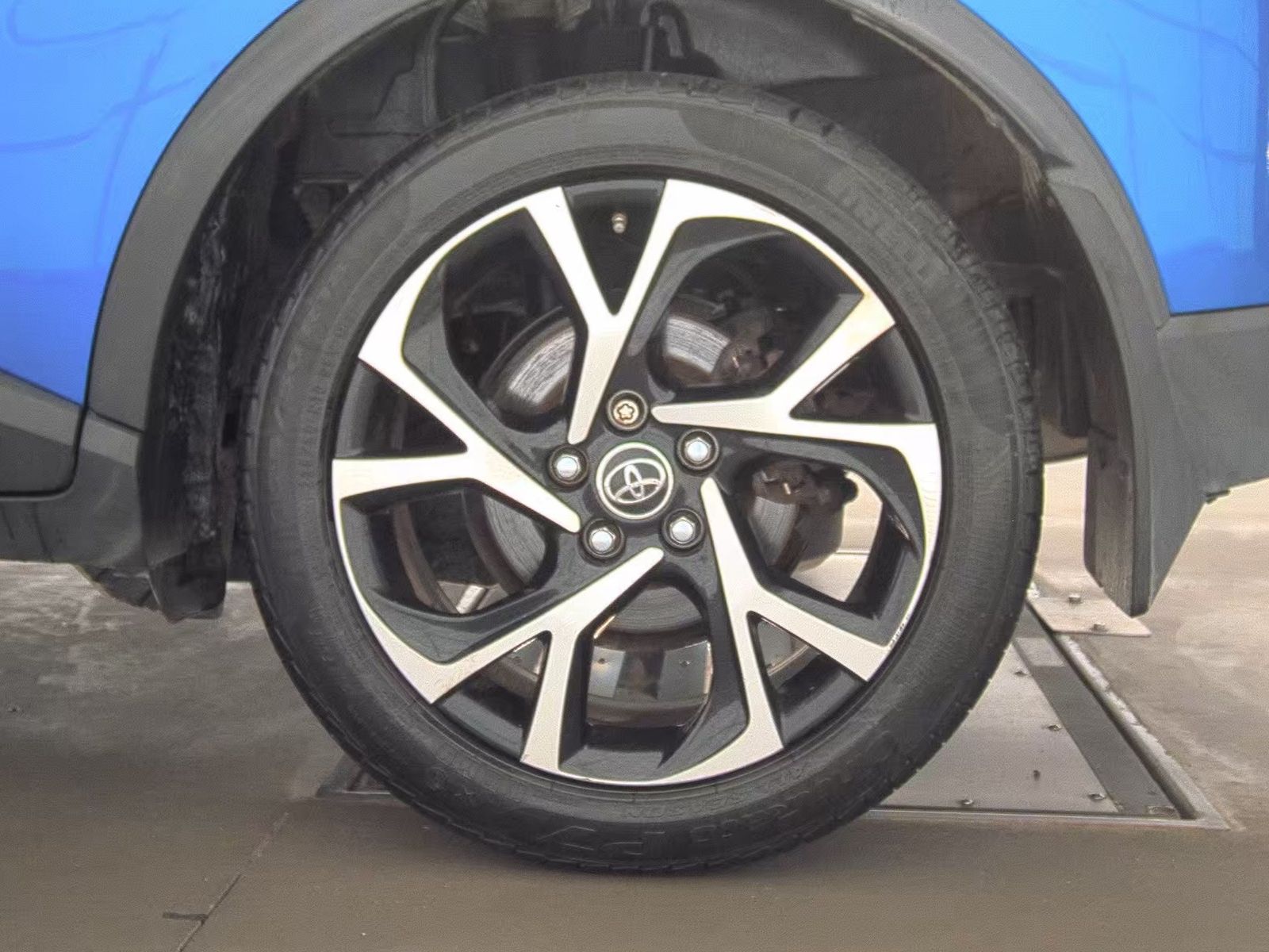 2018 Toyota C-HR XLE FWD