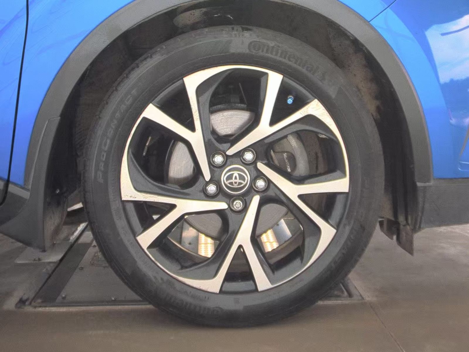 2018 Toyota C-HR XLE FWD