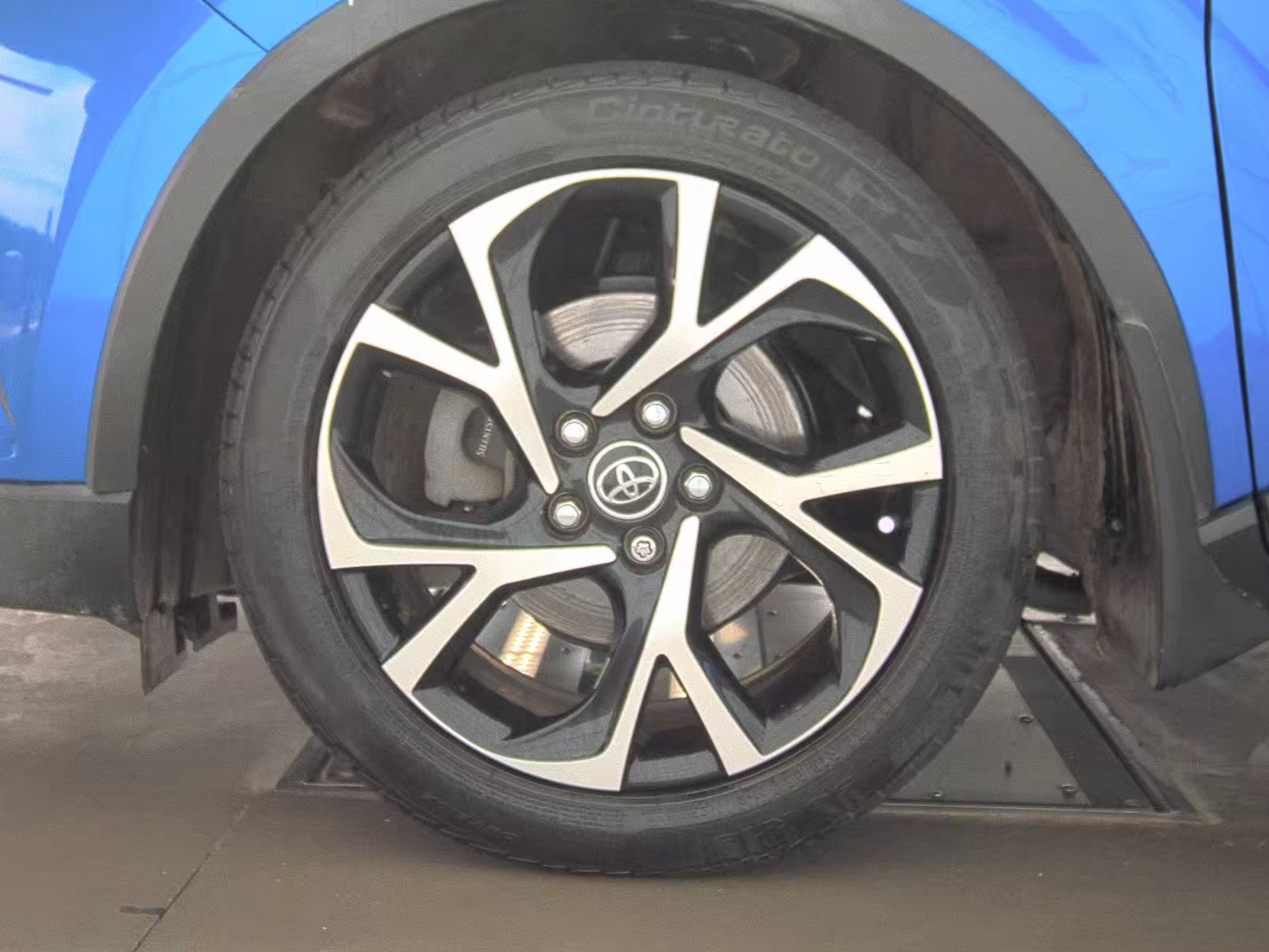 2018 Toyota C-HR XLE FWD