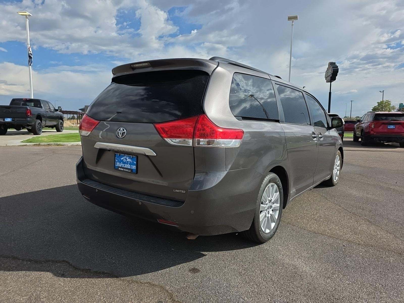 2014 Toyota Sienna Limited FWD