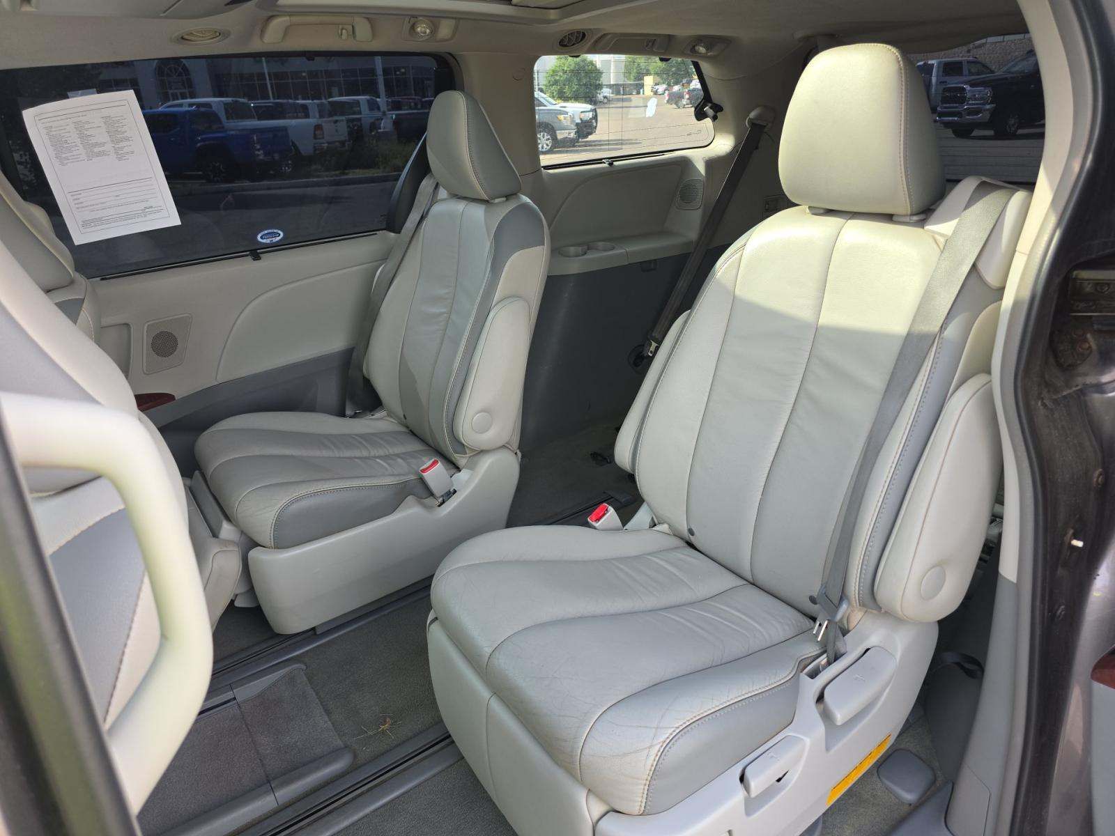 2014 Toyota Sienna Limited FWD
