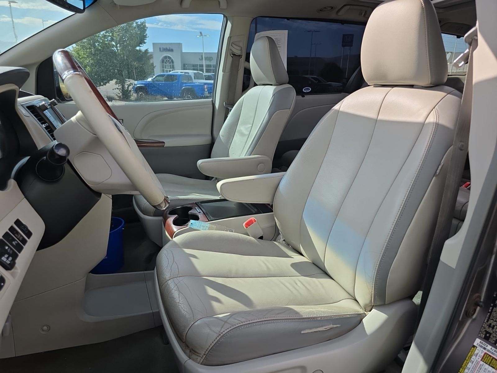 2014 Toyota Sienna Limited FWD