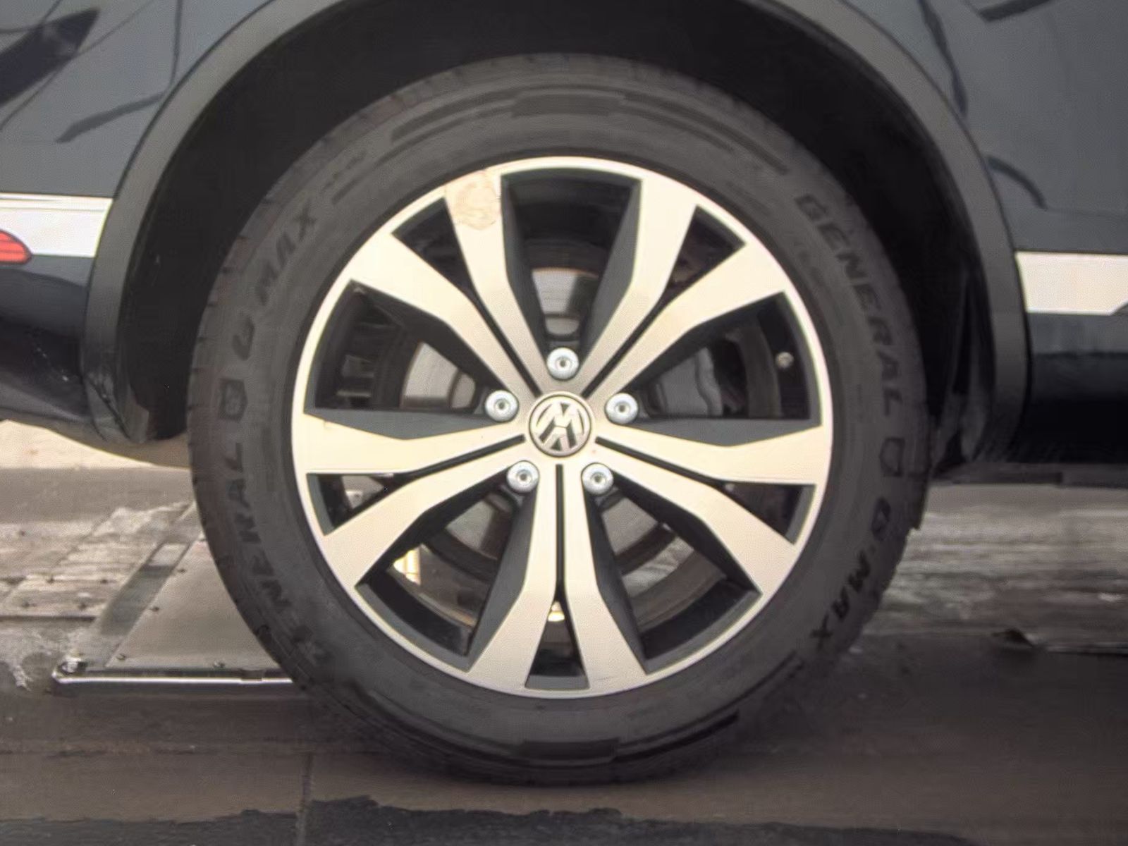 2017 Volkswagen Touareg 3.6L Wolfsburg Edition AWD