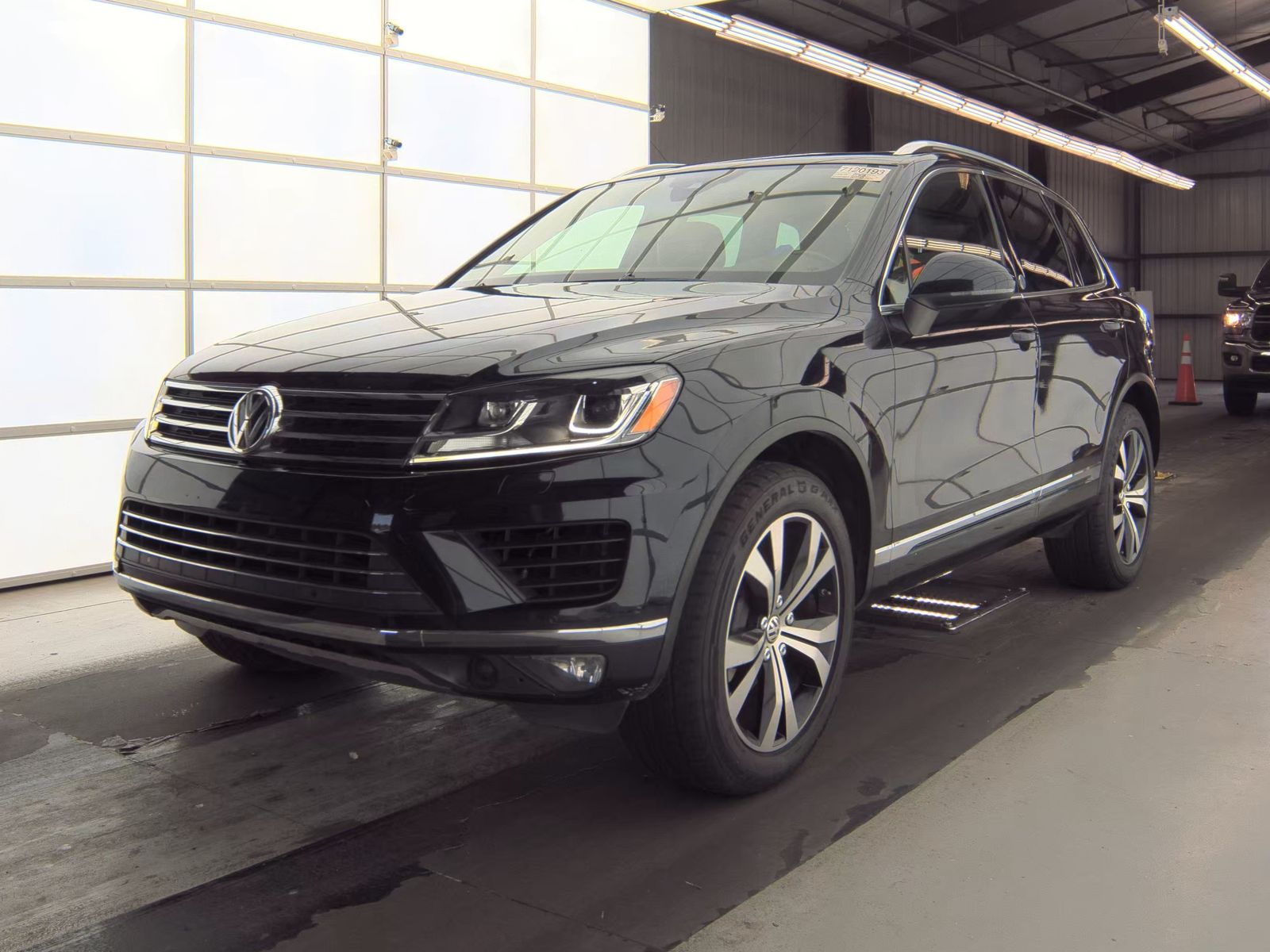 2017 Volkswagen Touareg 3.6L Wolfsburg Edition AWD