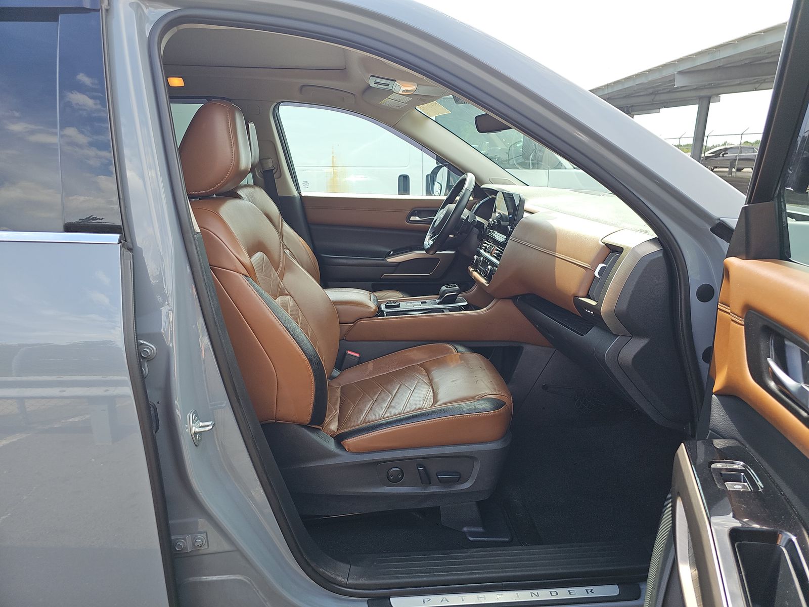 2023 Nissan Pathfinder Platinum AWD