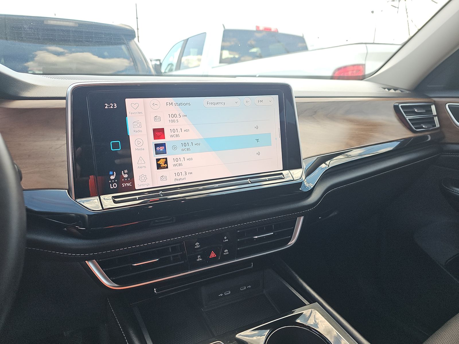 2024 Volkswagen Atlas 2.0T SE AWD