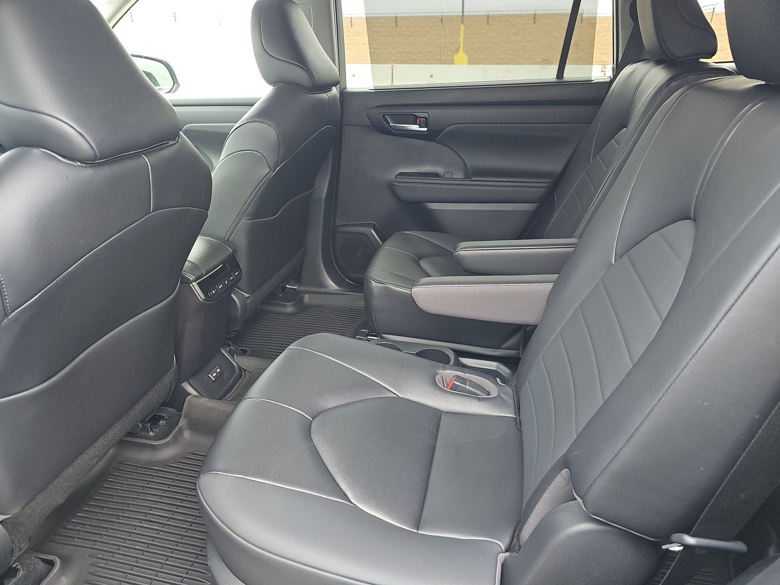 2023 Toyota Highlander XLE FWD
