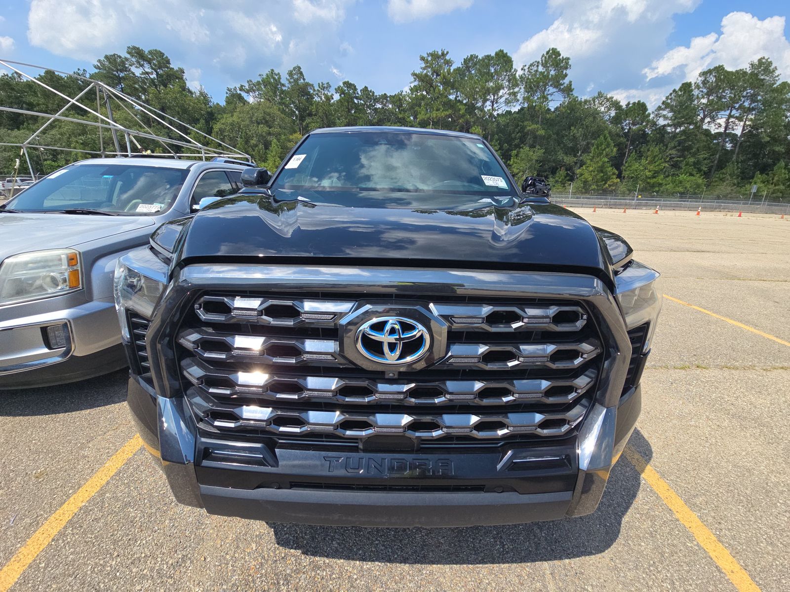 2023 Toyota Tundra Hybrid Platinum AWD
