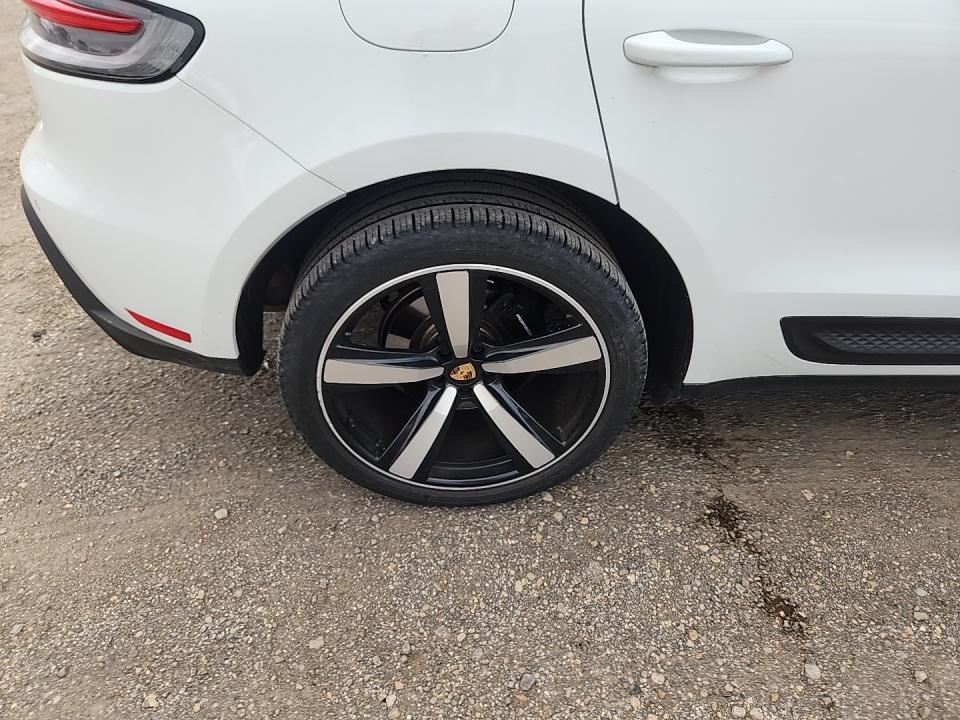 2023 Porsche Macan Base AWD