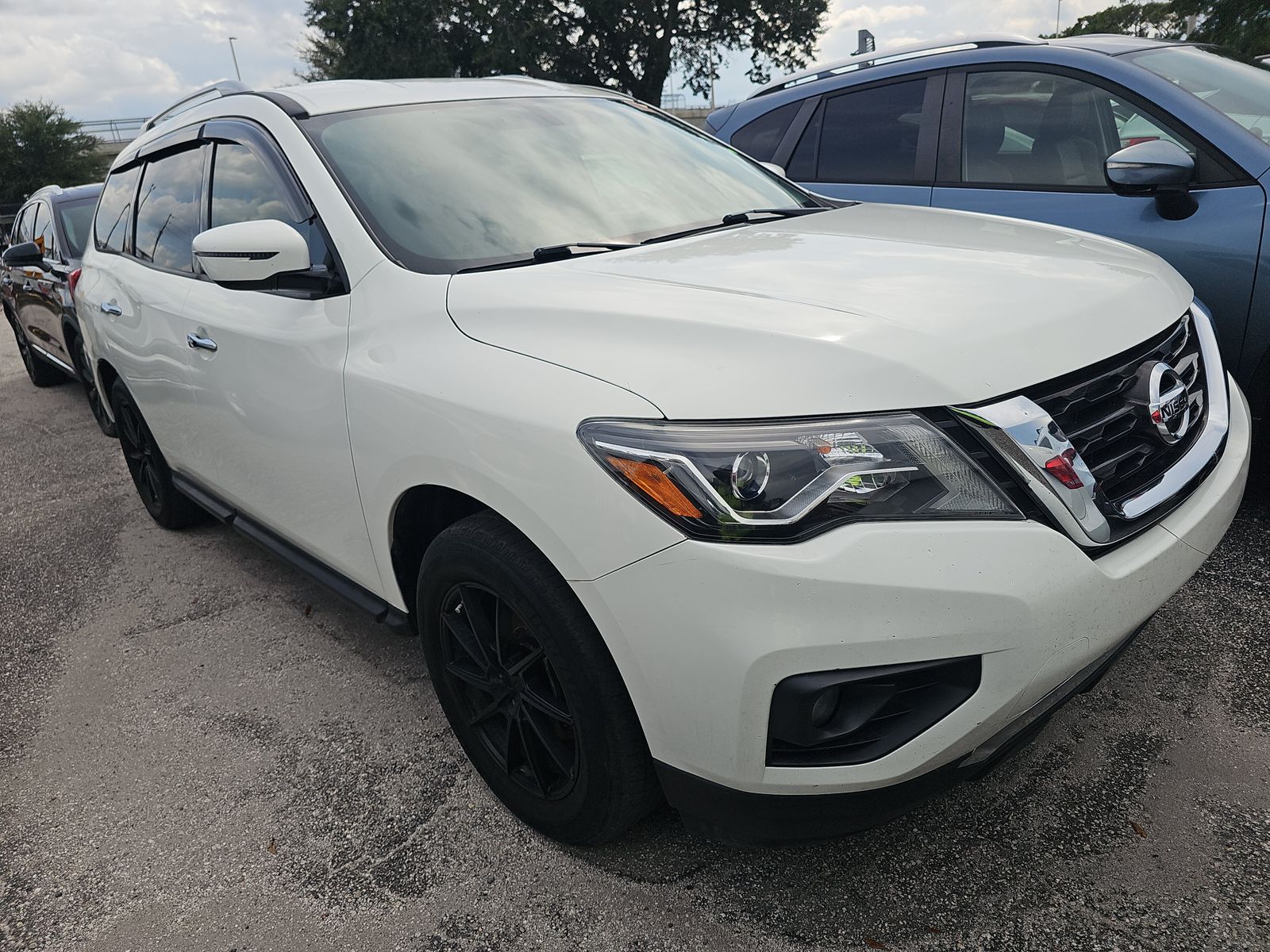 2019 Nissan Pathfinder SV FWD