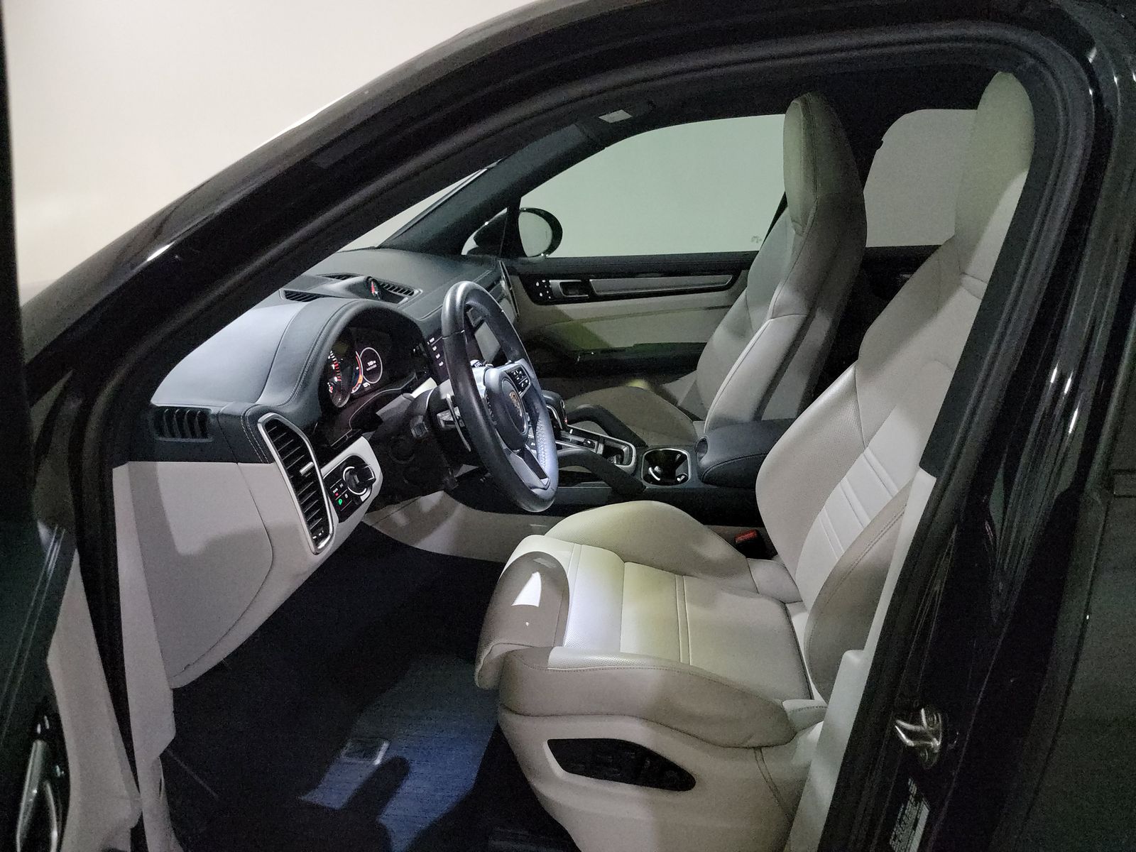 2022 Porsche Cayenne S Platinum Edition AWD