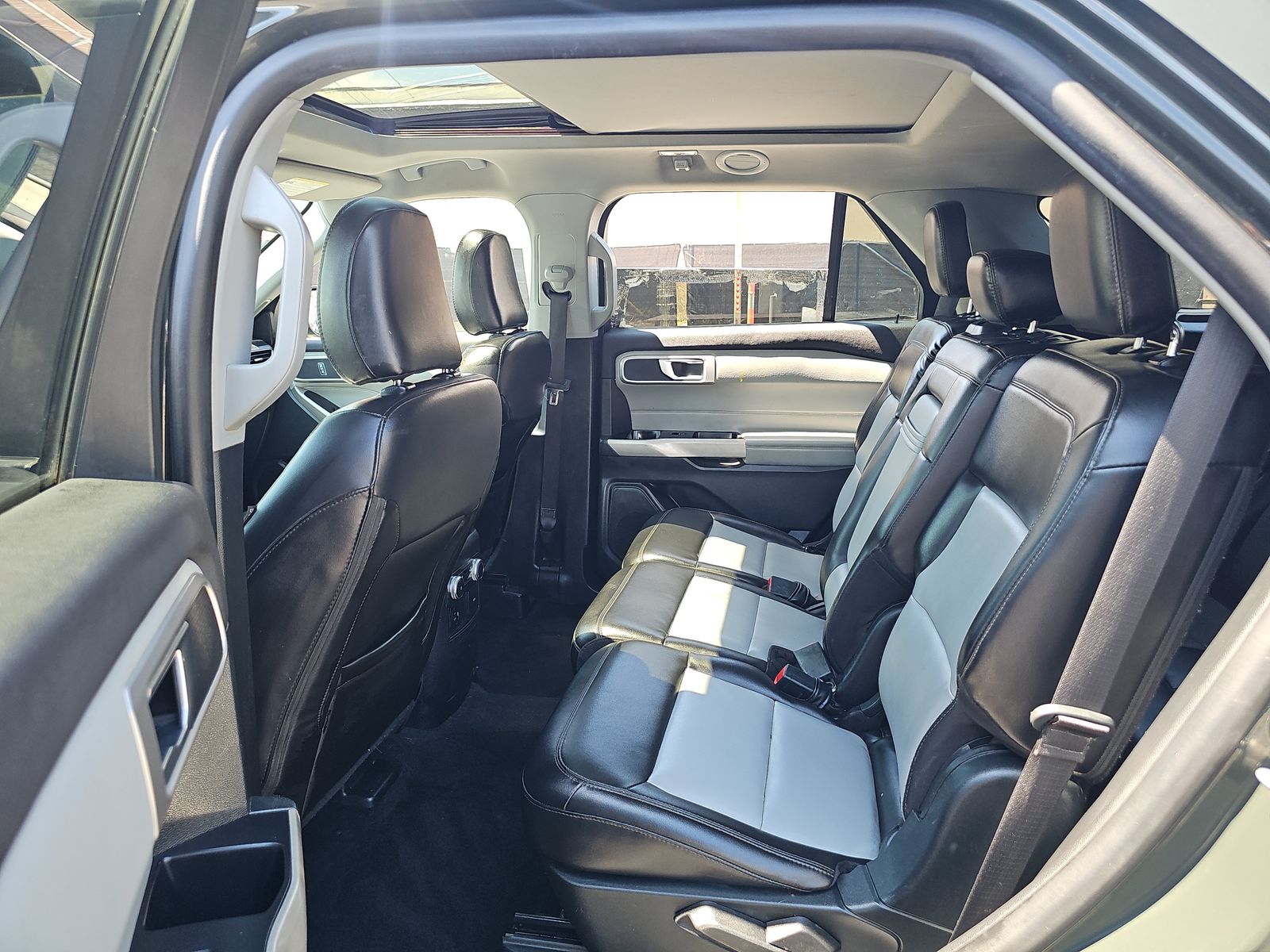 2022 Ford Explorer XLT RWD