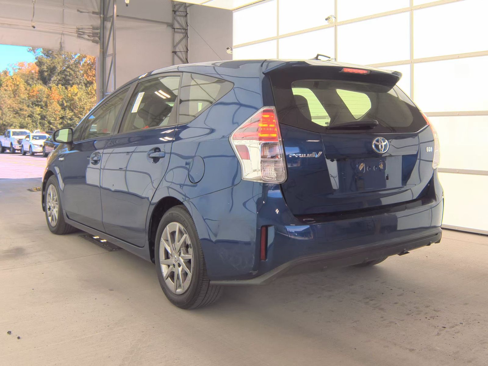 2015 Toyota Prius v Three FWD