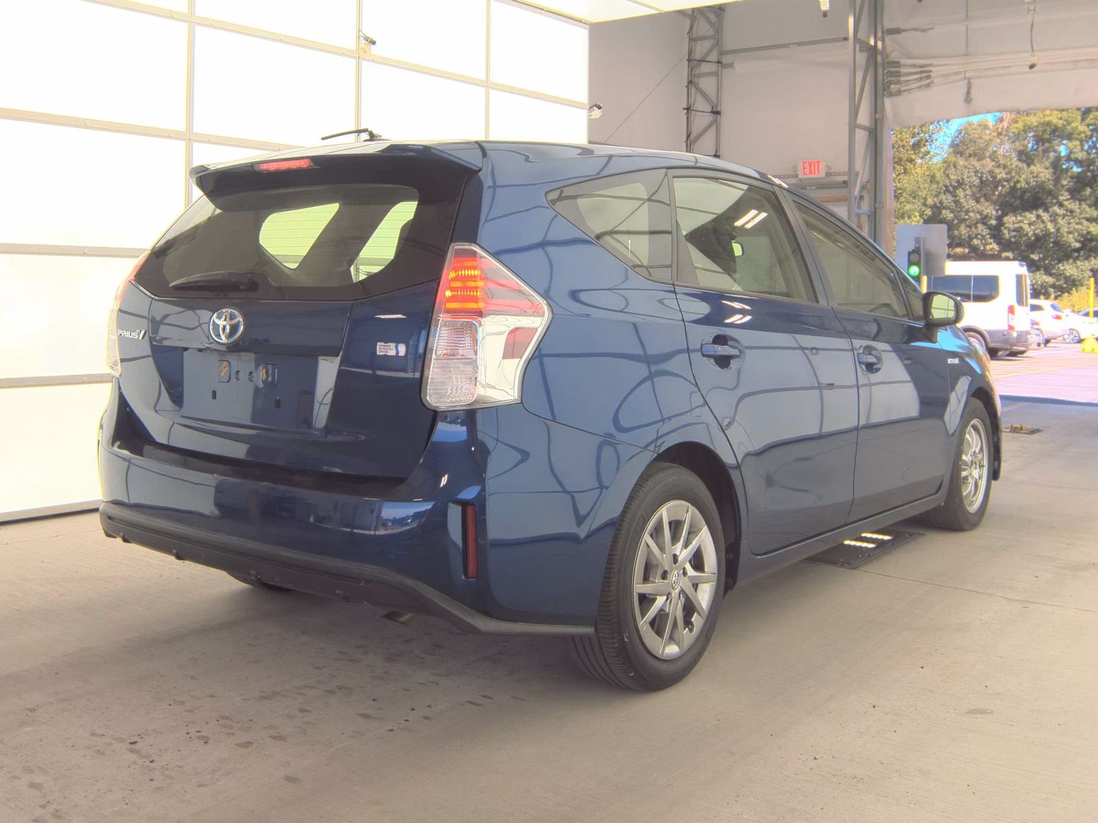 2015 Toyota Prius v Three FWD