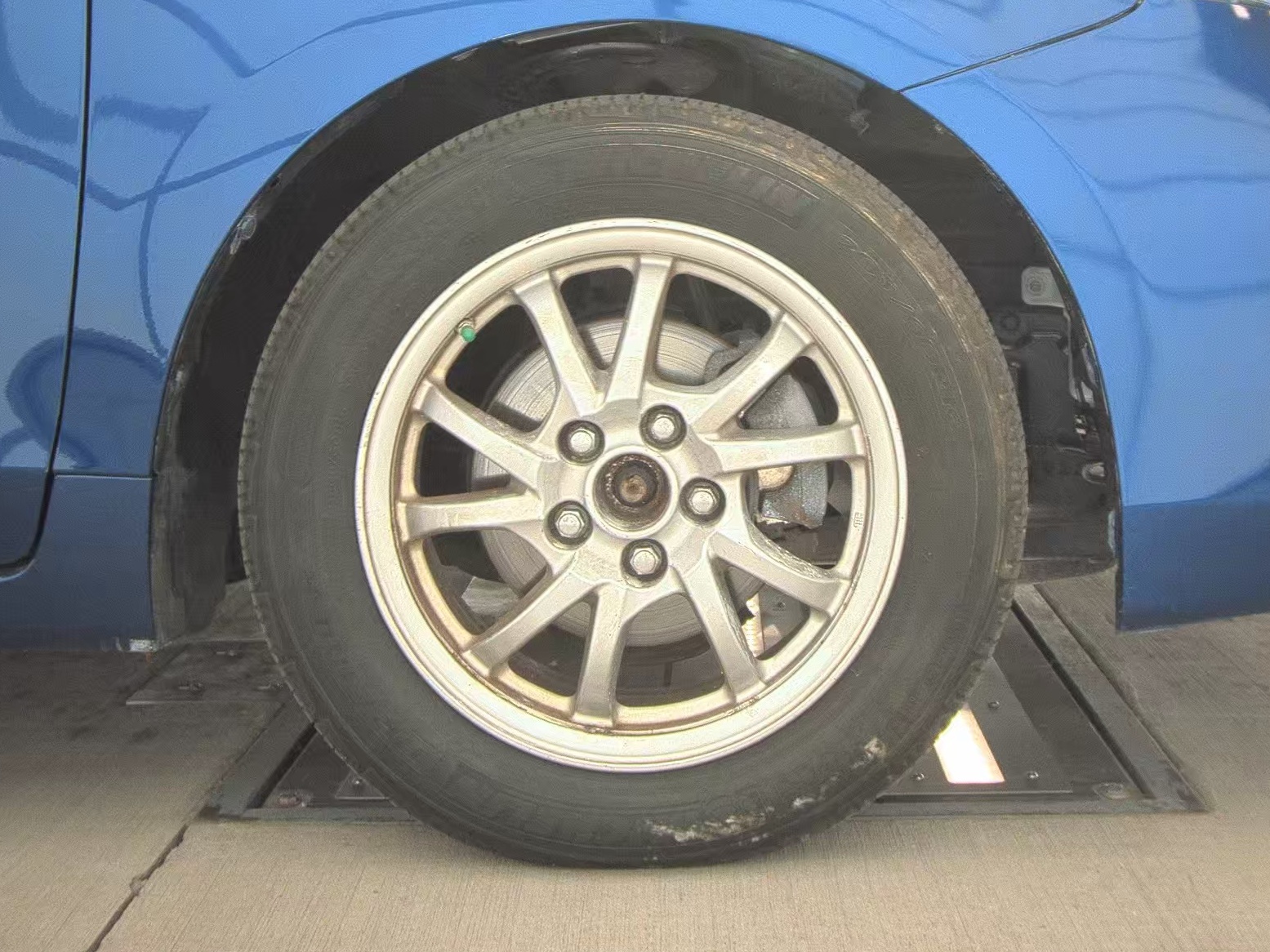2015 Toyota Prius v Three FWD