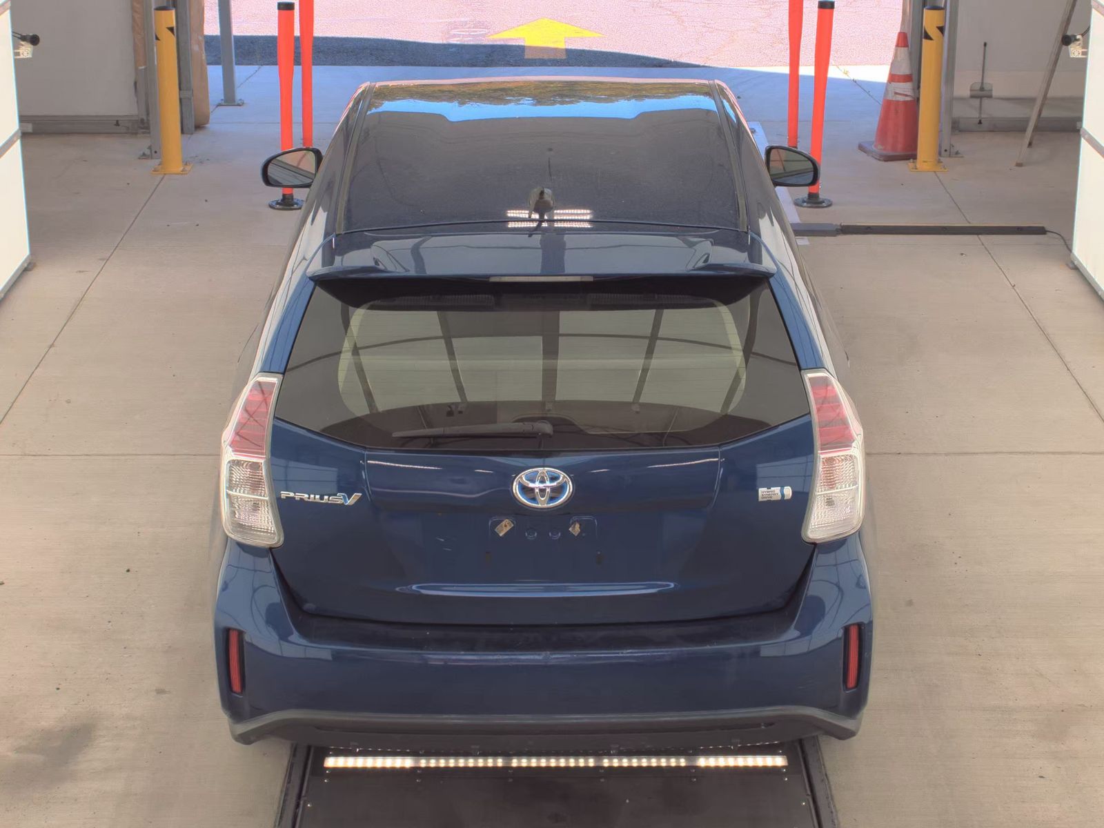 2015 Toyota Prius v Three FWD