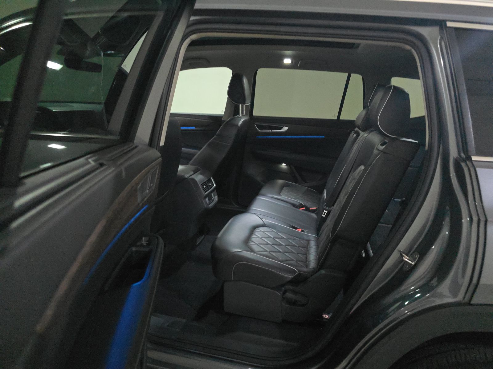 2024 Volkswagen Atlas 2.0T SEL Premium R-Line AWD