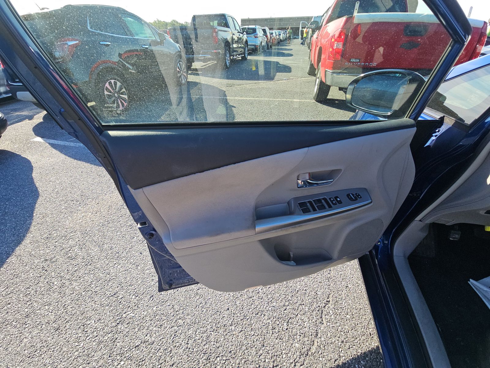 2015 Toyota Prius v Three FWD