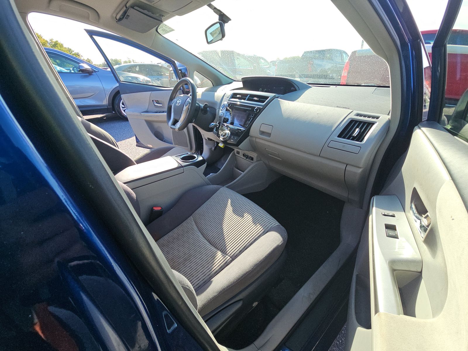 2015 Toyota Prius v Three FWD
