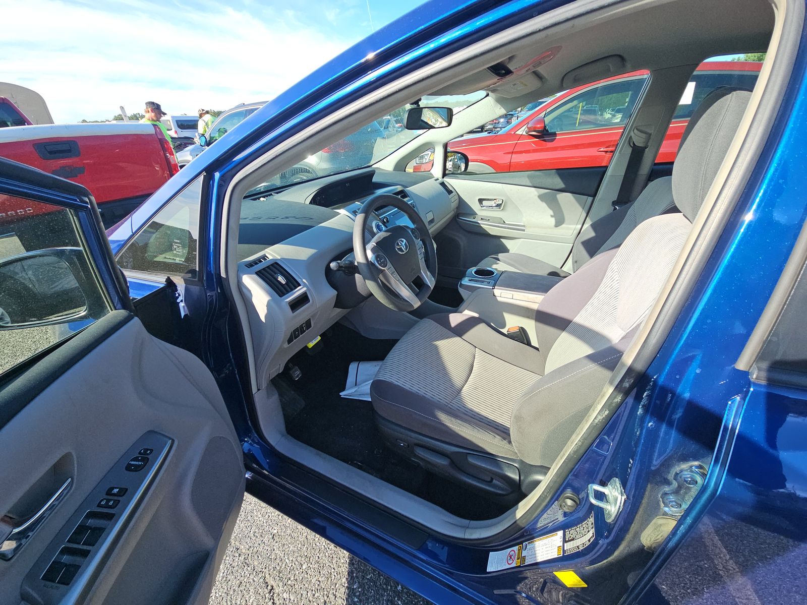 2015 Toyota Prius v Three FWD