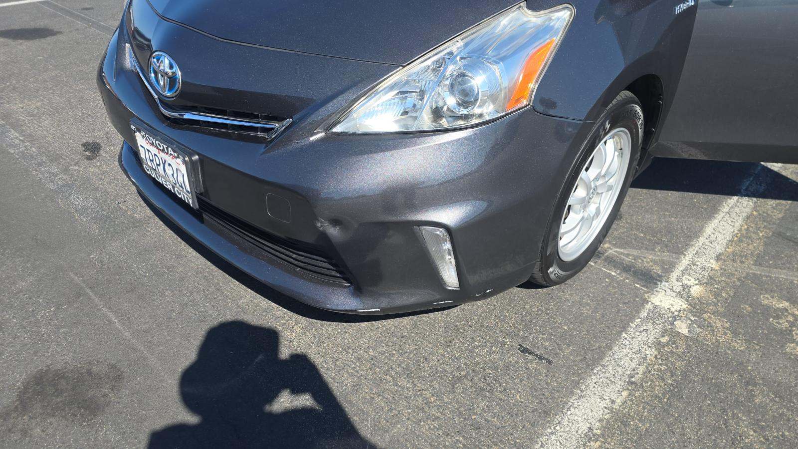 2013 Toyota Prius v Two FWD