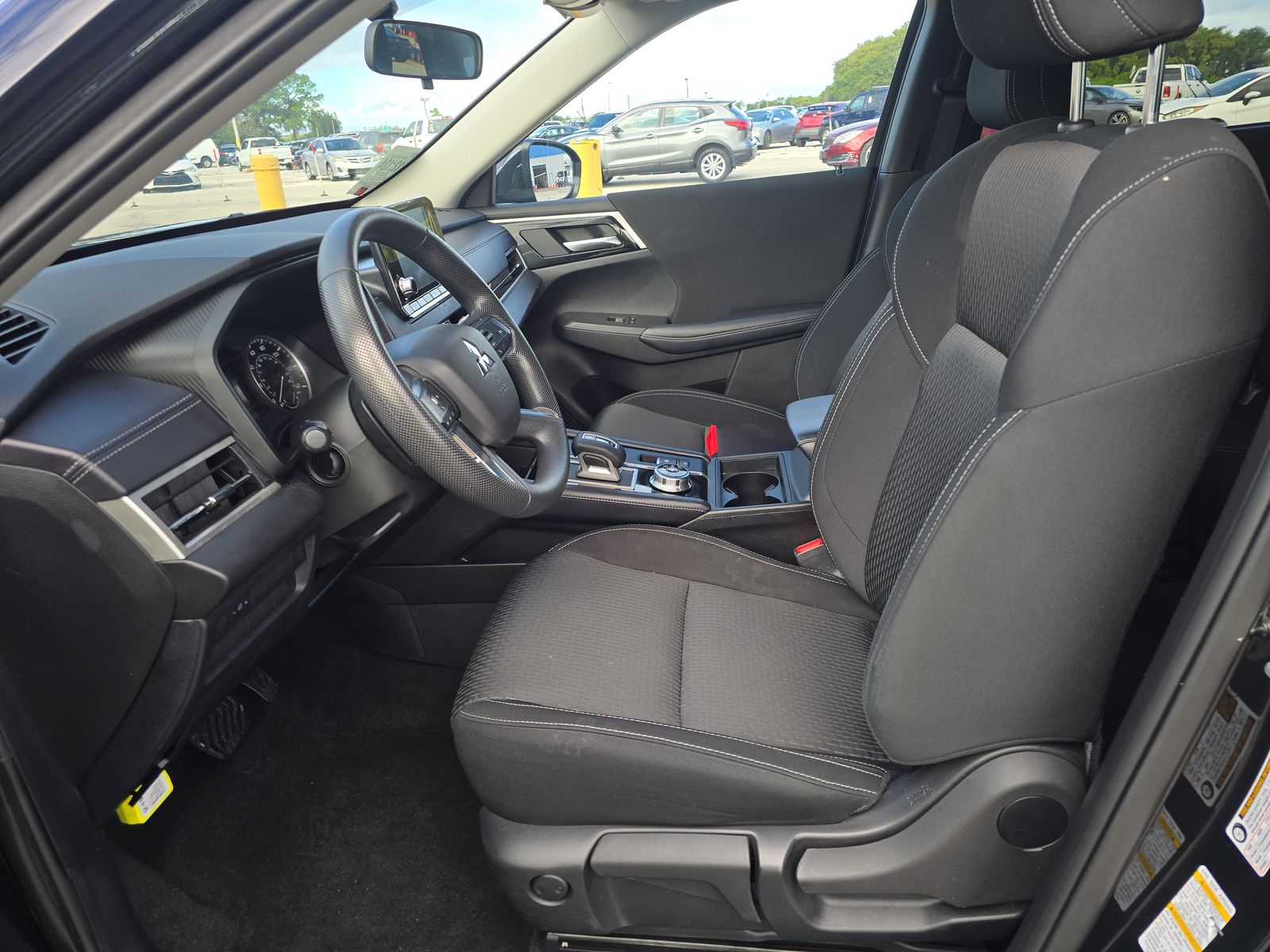 2024 Mitsubishi Outlander ES FWD