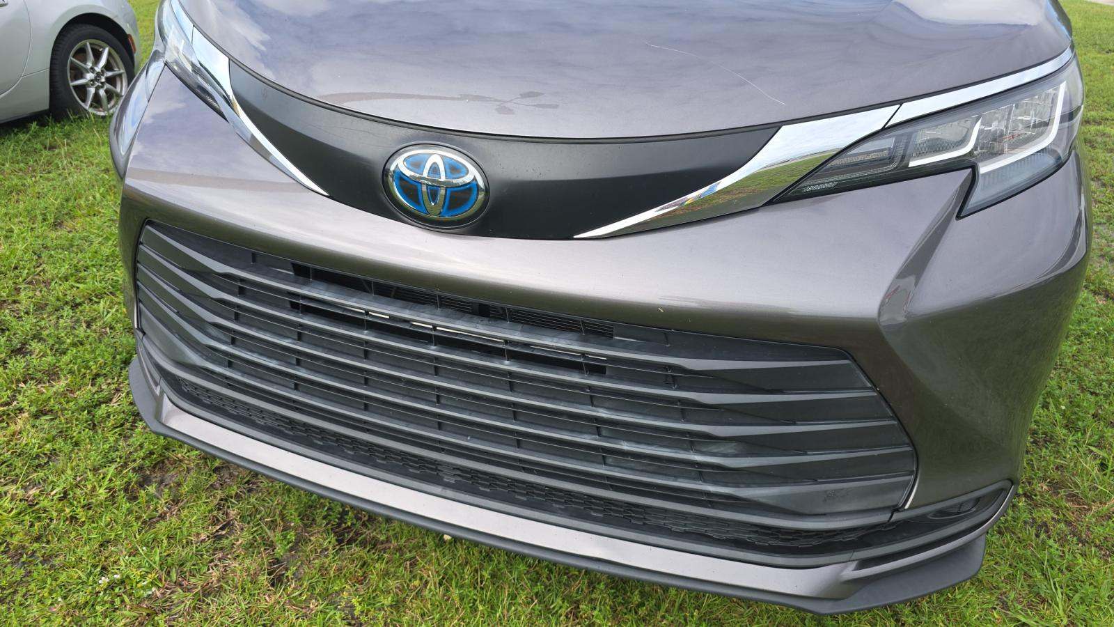 2021 Toyota Sienna LE FWD